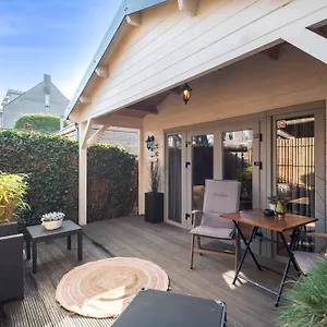https://the-sea-lodge.zandvoort-hotels.com